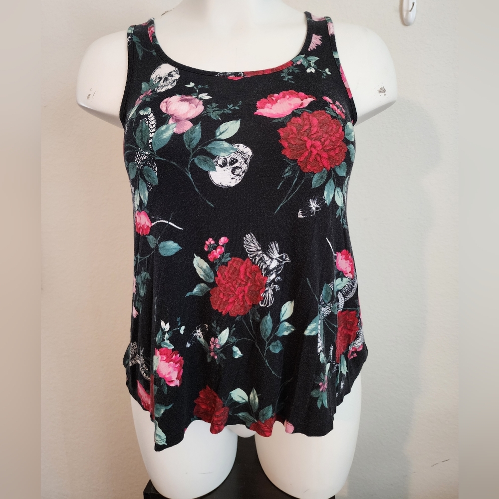 Torrid Super Soft fabric skull/floral tank size 00/Large